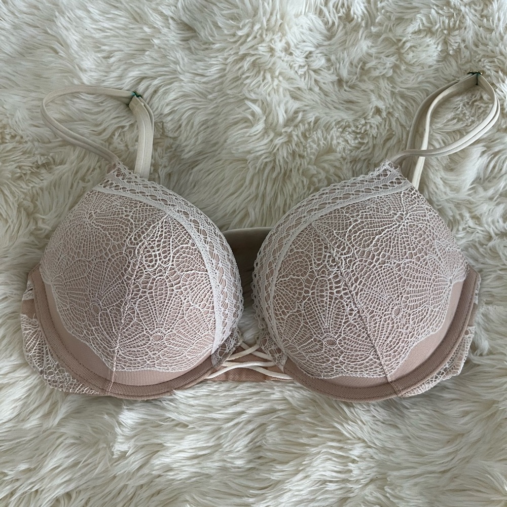 Victoria's Secret bombshell Lace Bra in Cream and Tan